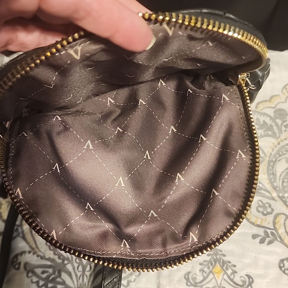 Vince Camuto Vintage Leather Crossbody Shoulder Bag - Picture 3 of 8